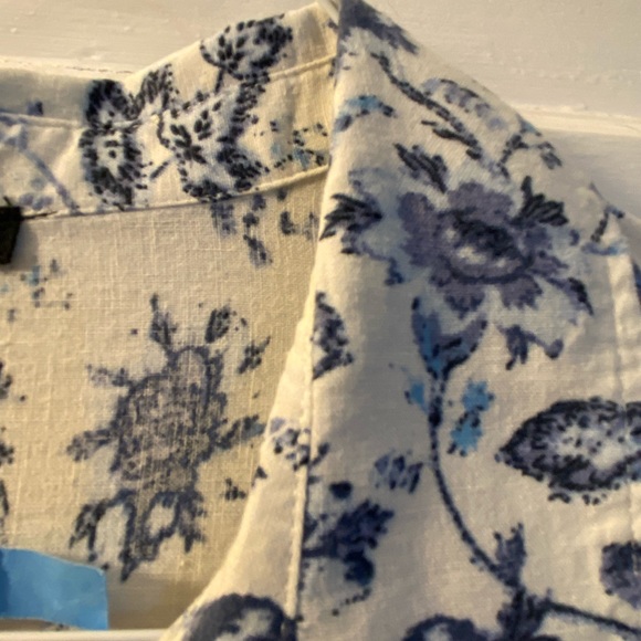 Anne Carson shirt/jacket, linen, lovely with jeans or paired with a short skirt. - Picture 3 of 4